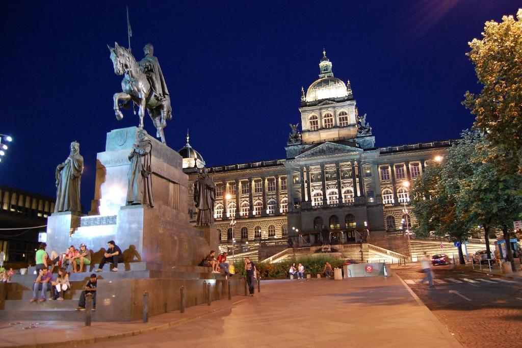 Prague Palace - Wenceslas Square Esterno foto